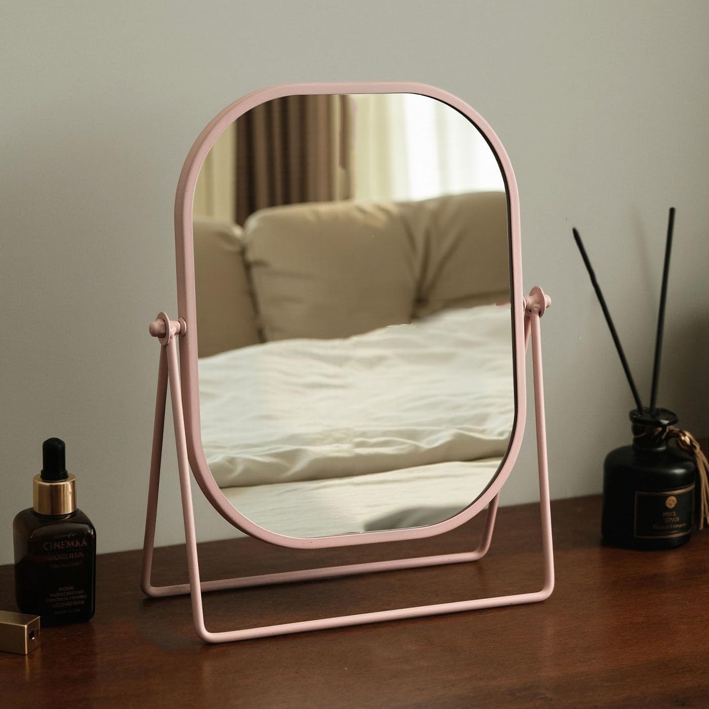 Espejo para baño y dormitorio giratorio de mesa con marco de metal rosa para maquillaje