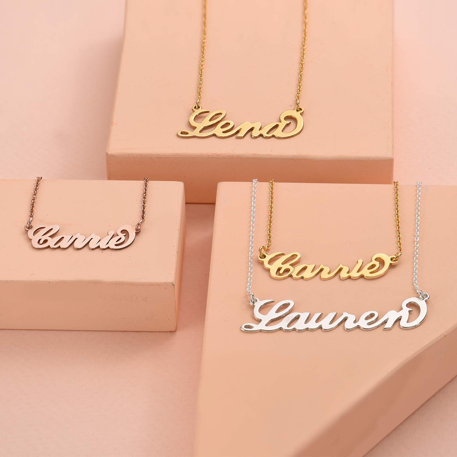 MyNameNecklace Spersonalizowany naszyjnik z imieniem w stylu Carrie - wykonany na zamówienie wisiorek ze srebra wysokiej próby i pozłacany - biżuteria prezent dla kobiet e srebro wysokiej próby, colore: Srebrny, cod. 101-01-071