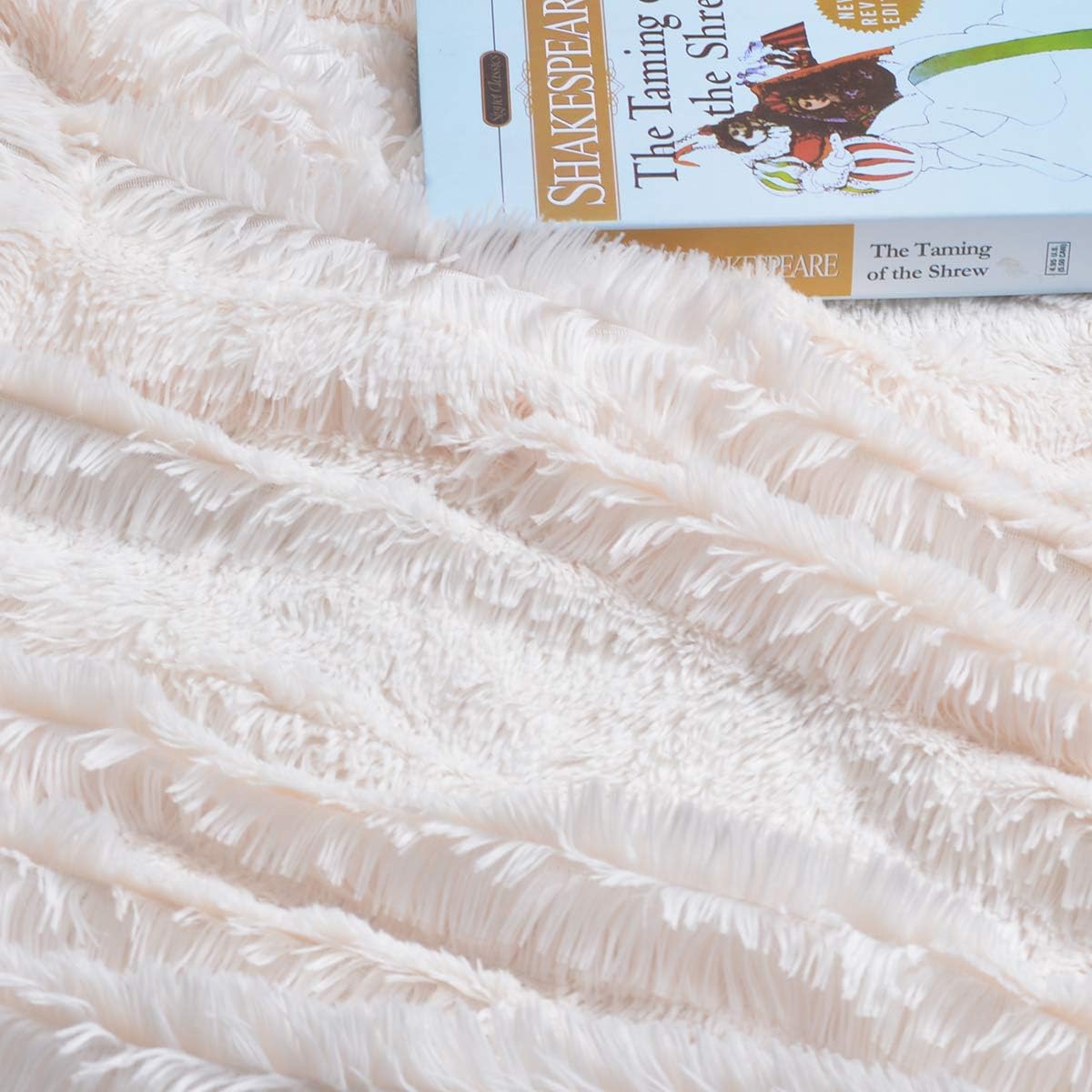 SatisInside USA Luxurious Plush Faux Fur Throws Bed Blankets, Extra Soft Cozy Warm, Fluffy Comfortable Throws Blankets for Bed Couch Kids (50" x 62") ,White