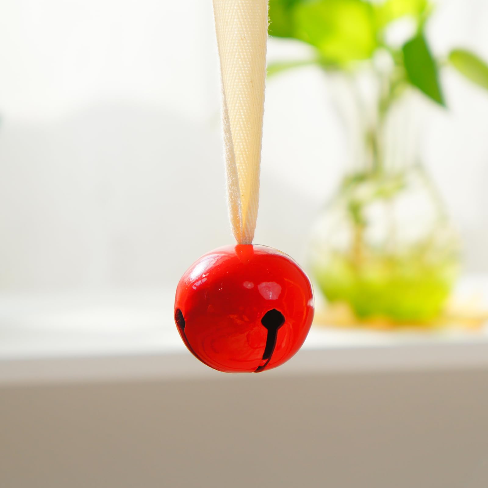 Campana roja con cinta Montessori para bebé