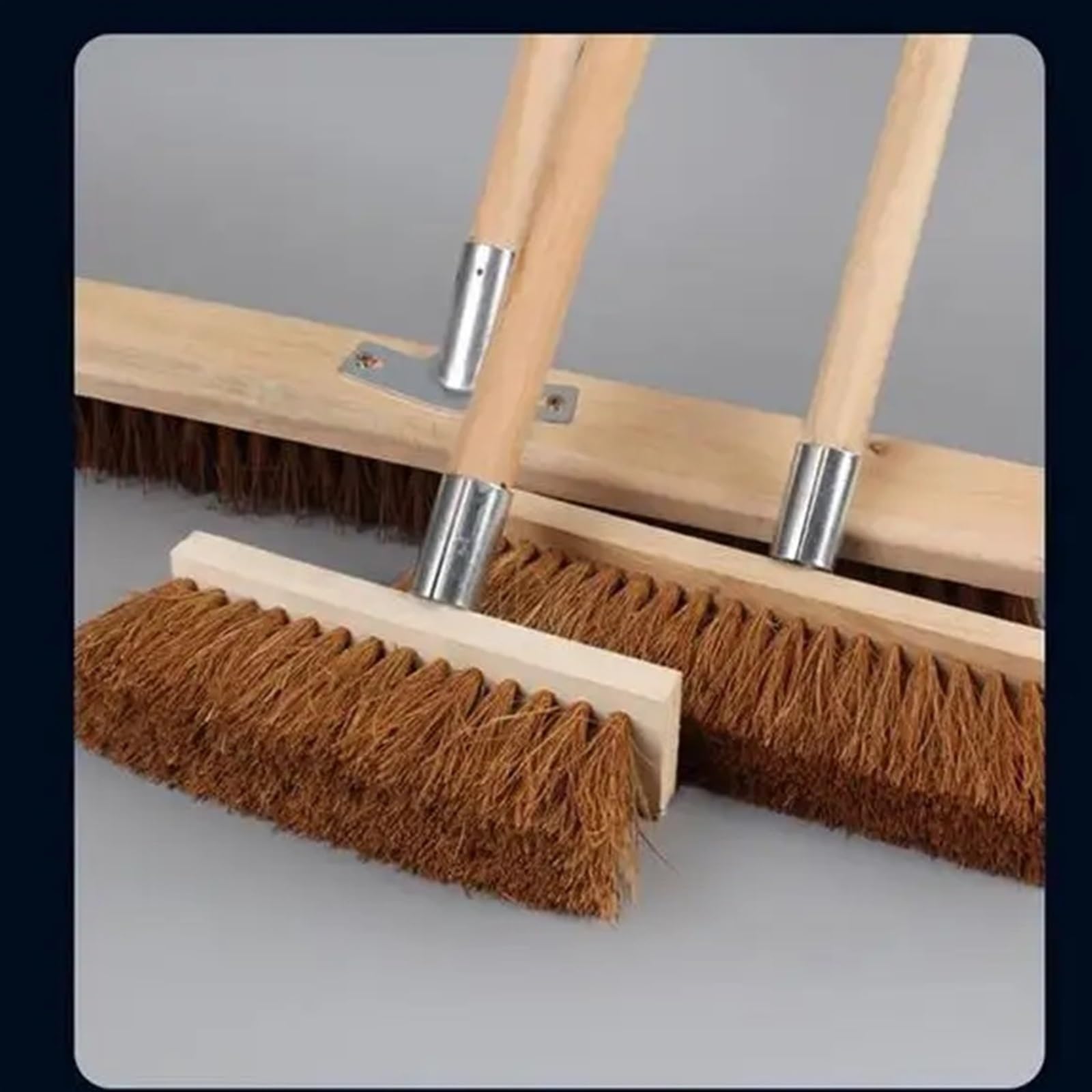 Besen mit Stiel Draußen Multifunktionaler Gartenbesen for den Außenbereich mit steifen Borsten – Langer Griff for Haushalt und Reinigung für Fliesen, Fugen, Bad, Terrasse, Garage(L)
