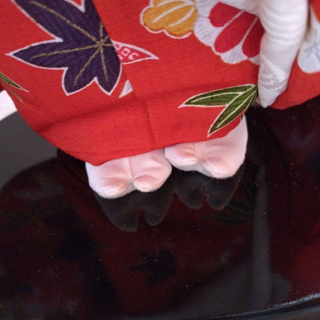 市松人形14号 可愛い陶器の顔の愛宝作 正絹縮緬赤着物 織の帯、半襟に