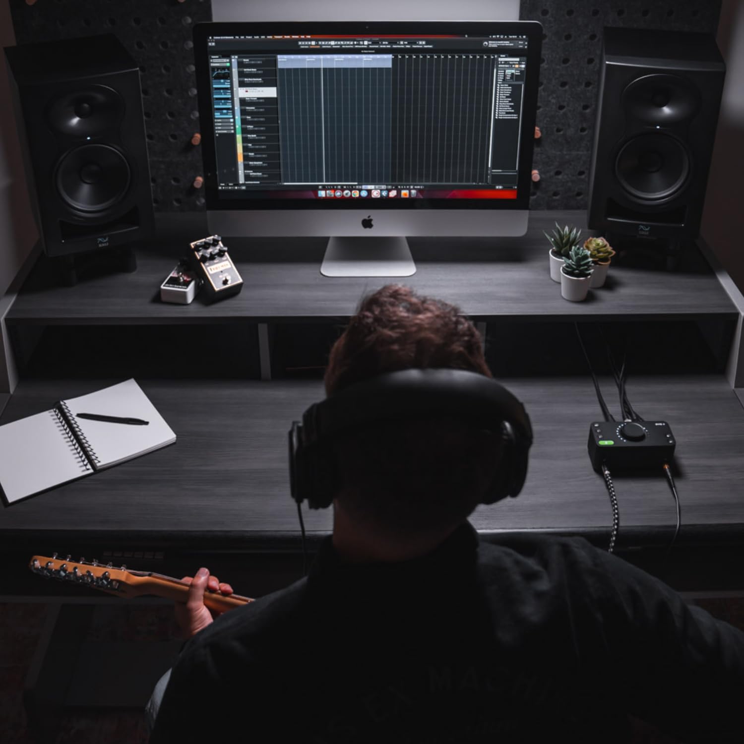 Audient EVO4, EVO 4 USB Audio Interface Soundkarte für Musikproduktion (2 in / 2 out USB-Audiointerface, 48 Volt Phantomspeisung, 2 Mikrofon-Vorverstärker, etc.)