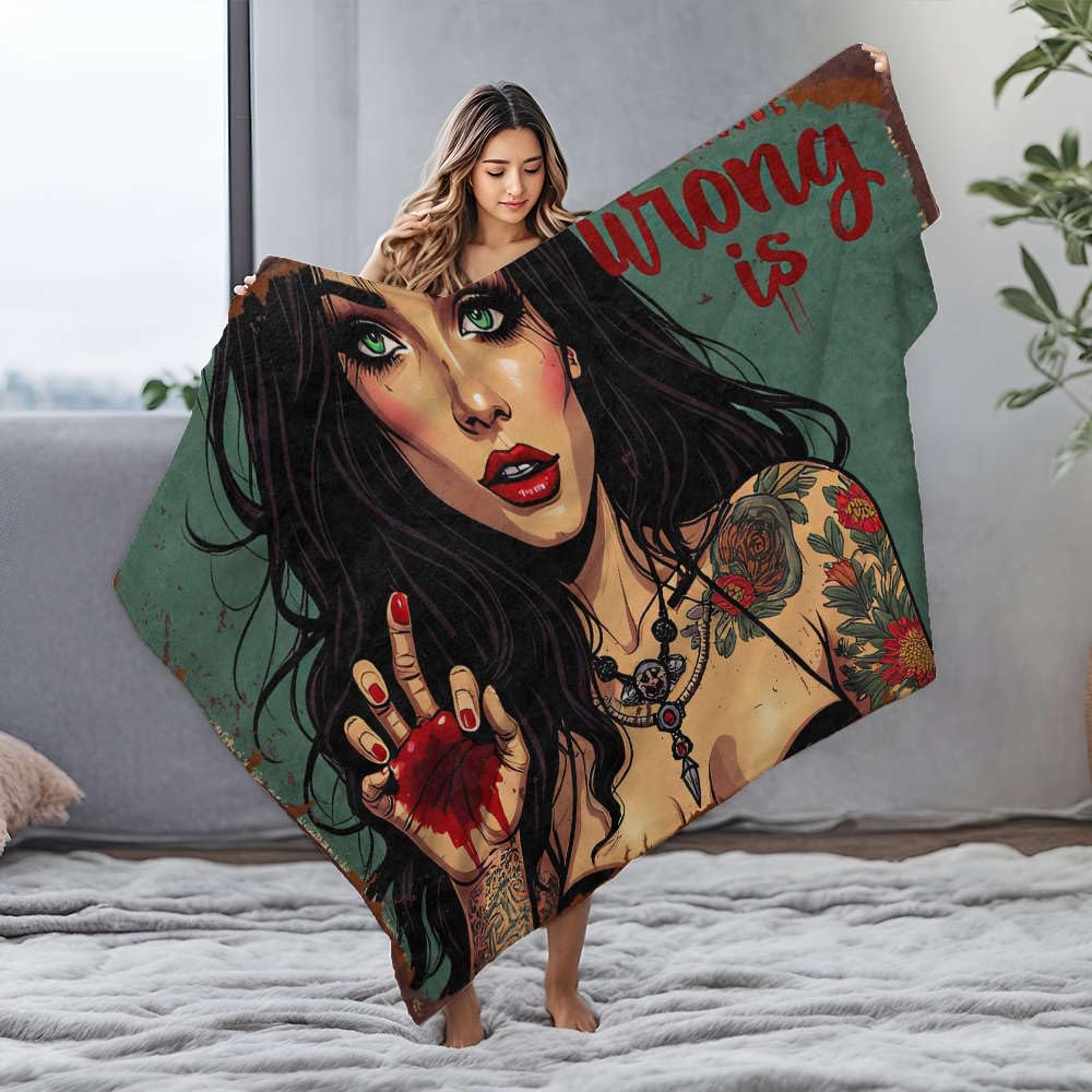 Couverture en flanelle femme tatouée pour vos soirées cocooning au salon