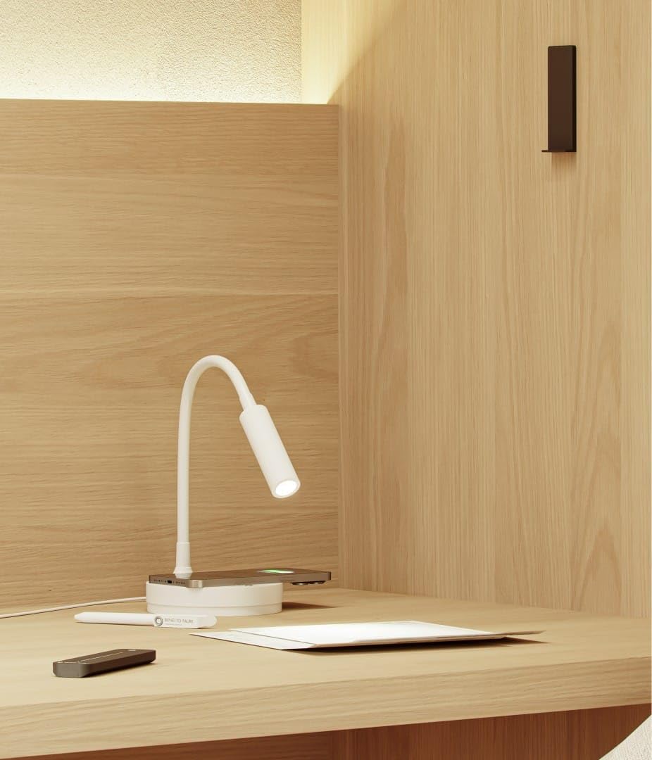 Beneito Faure Lampada da Tavolo Led Stem - 5W, Luce calda, Per scrivania, lettura e comodino, Ricarica Wireless, Testa Orientabile - Colore Bianco