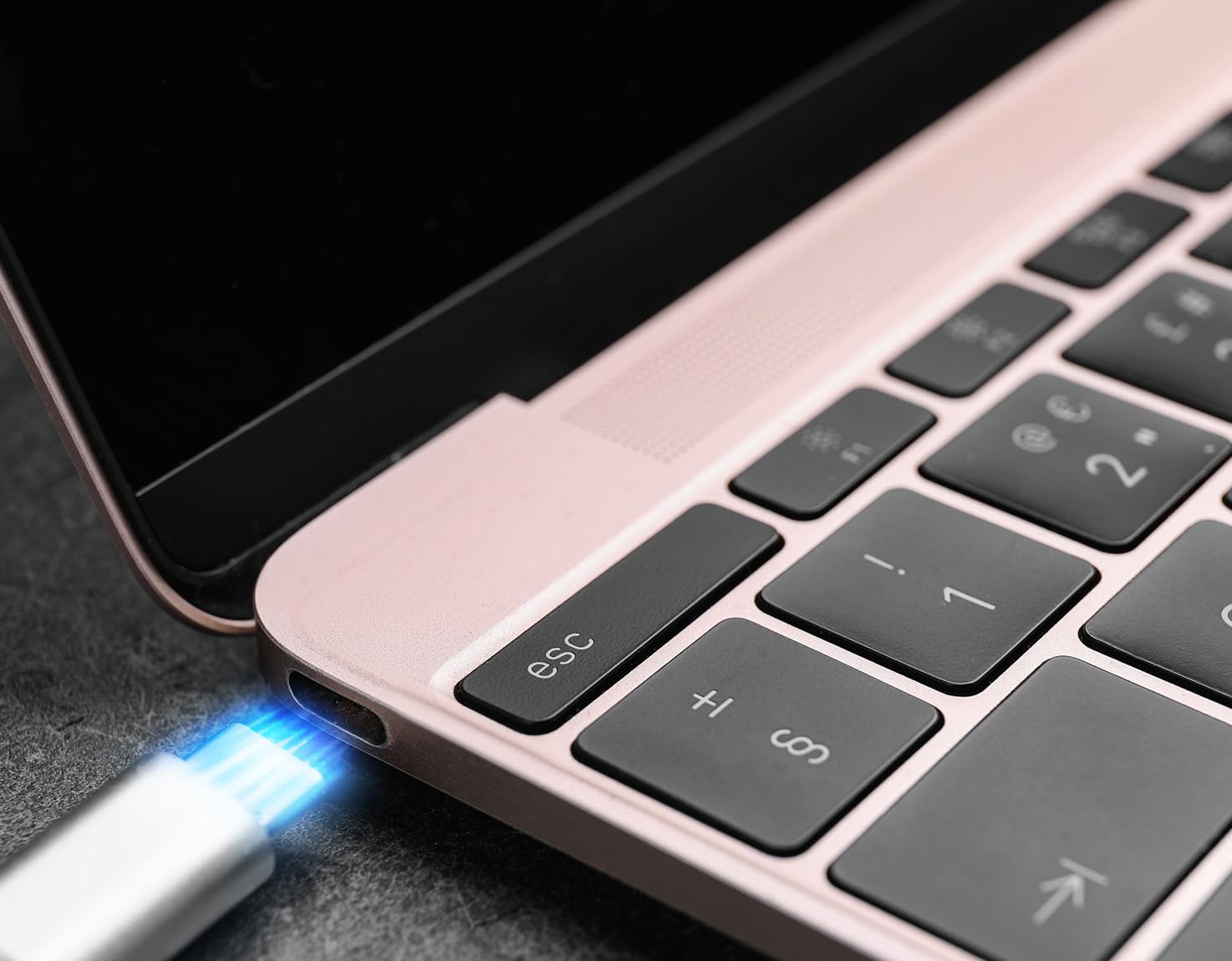 D-Link DUB-2335 Hub USB-C 6-en-1 avec Alimentation (PD 60W), 4K HDMI, Gigabit Ethernet, 3 Ports USB 3.0, pour PC, MacBook Pro, MacBook Air, iPad Pro, Chromebook, Surface Pro et Plus