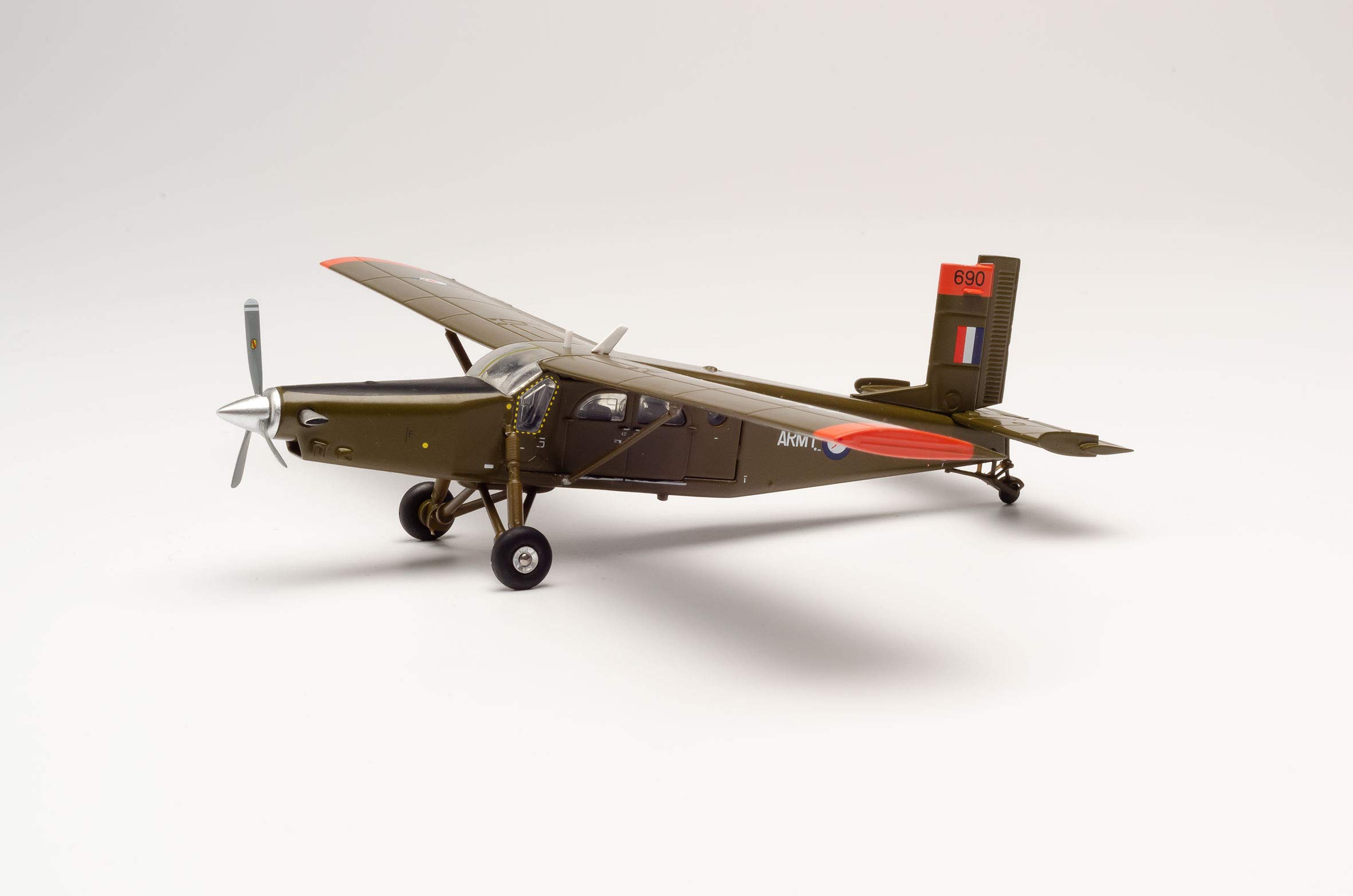 Amazon | herpa wings 1/72 ピラタス PC-6 ターボポーター
