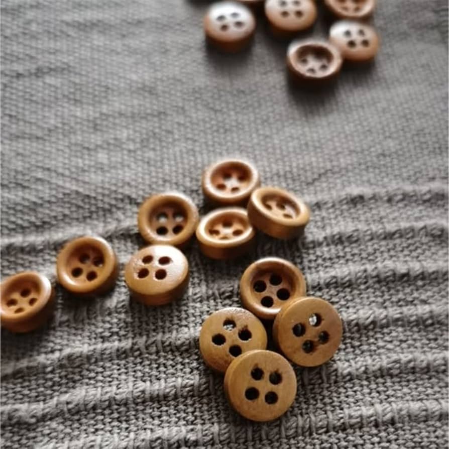 Amazon.co.jp: 50/100ピースミニブラウンウッドボタン、8mm 4穴