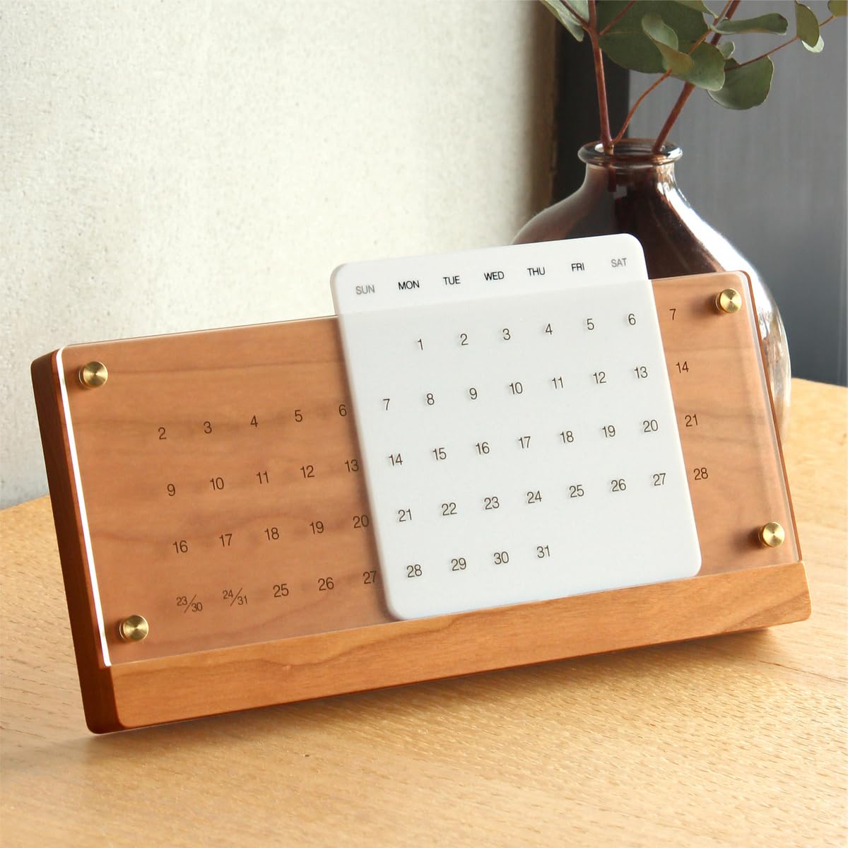 Amazon | 「Desk Calendar Eternal」木が経年変化しながら年月を刻む
