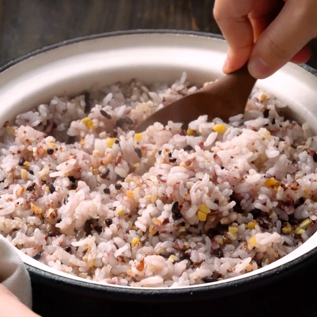 Amazon.co.jp: kokuu 雑穀 300g x 1袋 雑穀米 混ぜるだけ 24雑穀