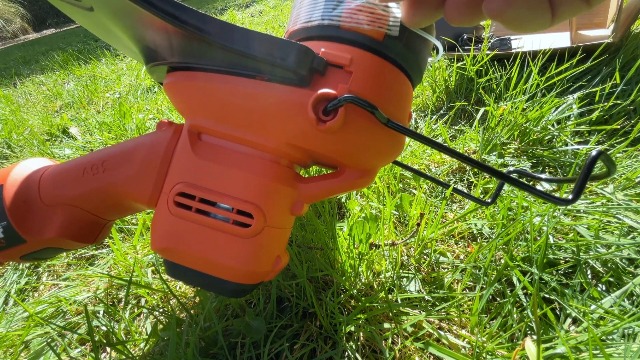 BLACK+DECKER coupe-bordure - apercu video produit