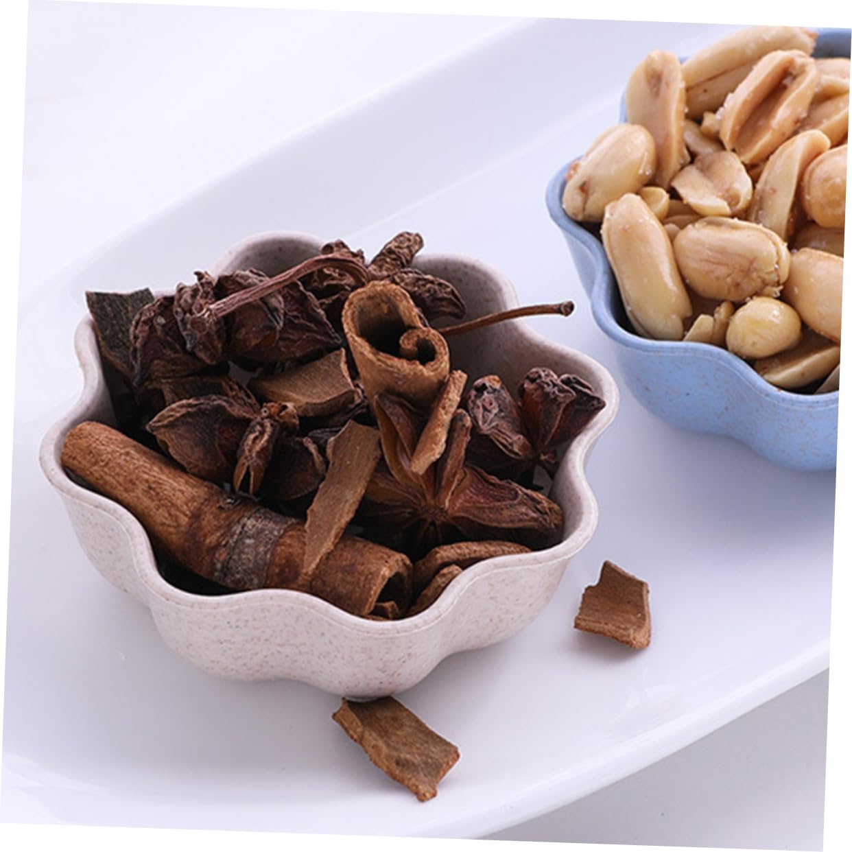 COLLBATH 16Pcs Flower Shape Seasoning Saucer Household Condiment Dishes for Dipping and Serving Sauces Appetizers and Snacks