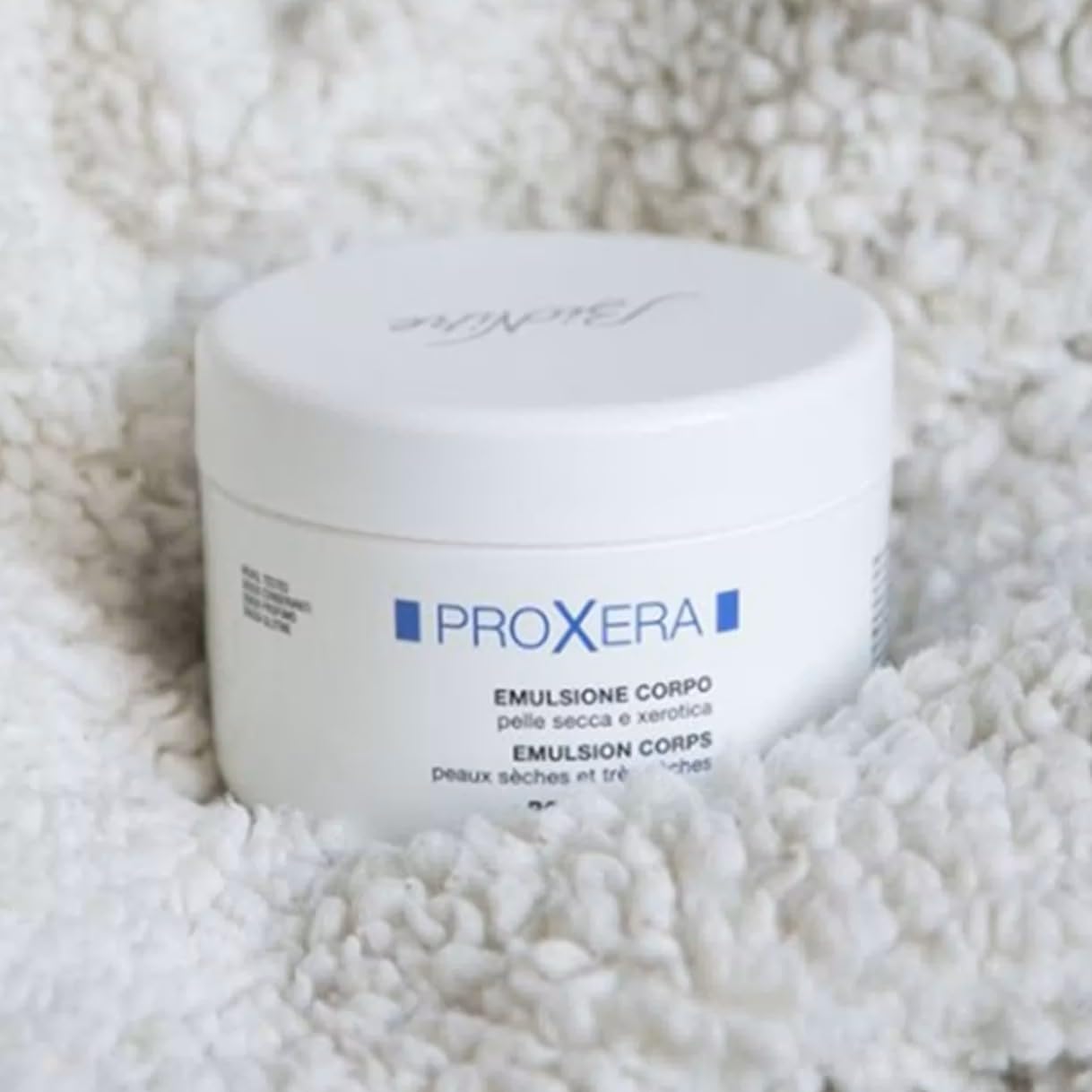 Bionike Proxera - Emulsione Corpo Idratante e Lenitiva per Pelli Secche e Xerotiche, Trattamento Nutriente Anti-irritazione, Rinforza la Barriera Cutanea, Idrata e Protegge la Pelle