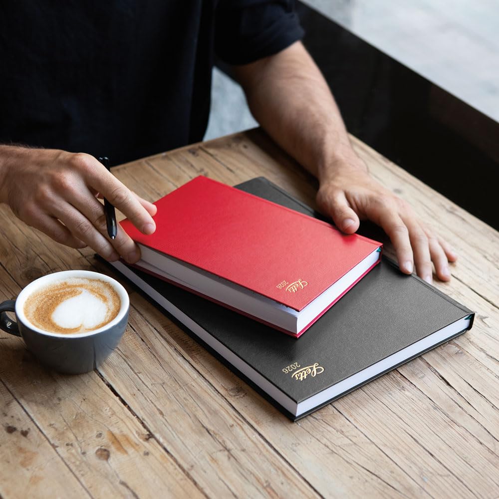 LETTS Agenda giornaliera standard A4, senza tempo, rilegatura perfetta, copertina rigida effetto pelle, inglese, nero