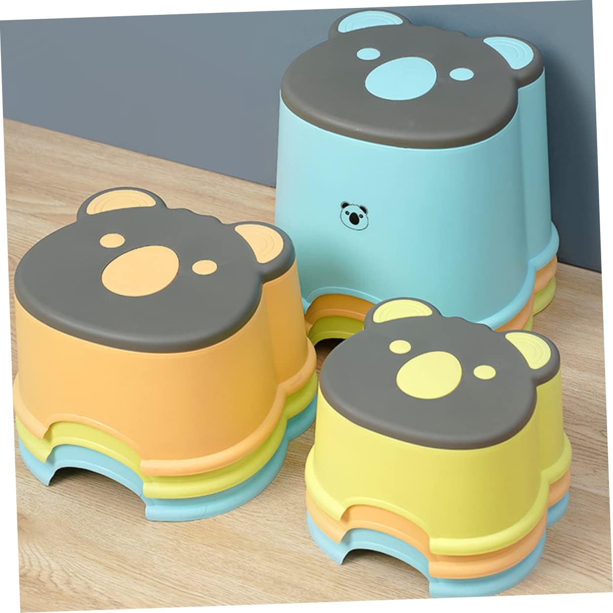 Garneck 1pc Cartoon Non-Skid Plastic Stool for Boys and Girls Creative Low Footstool and Portable Design for Home Living Room and Bathroom Use
