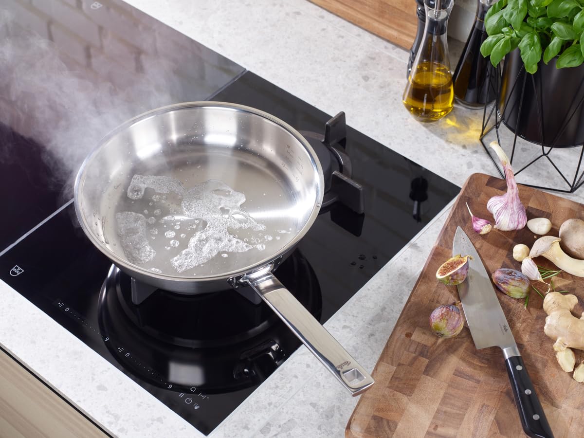 Fissler Original-Profi Collection - Set di padelle in acciaio inox, 2 pezzi (diametro 28 cm) padella non rivestita con manico, grande coperchio, compatibile induzione