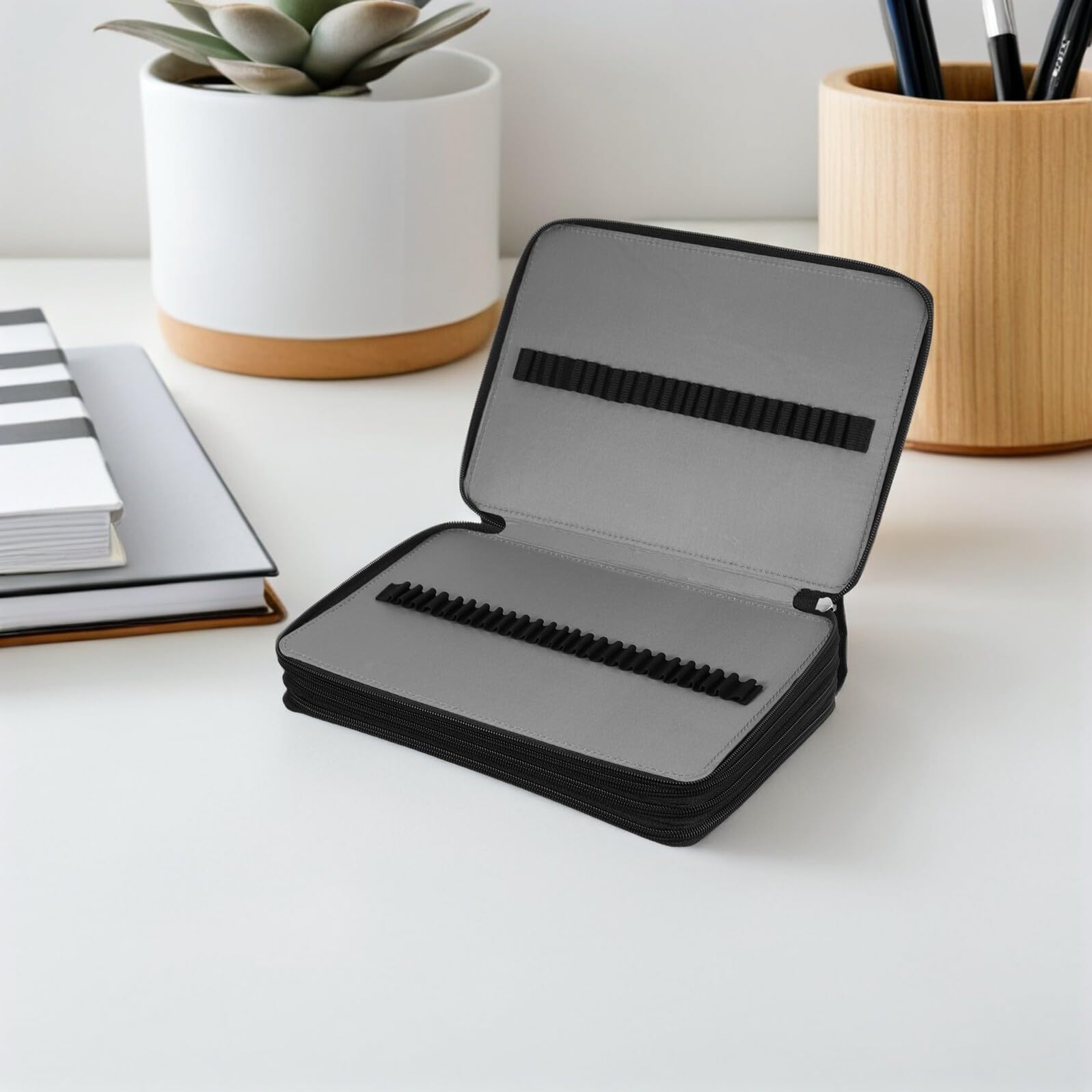 Anneome Trousse à Crayons de Couleur Noire 200 Emplacements, Grosse Capacité 4 Compartiments Zippés, Organiseur Multicouche pour Fournitures Scolaires et Artistiques, Étui Portable