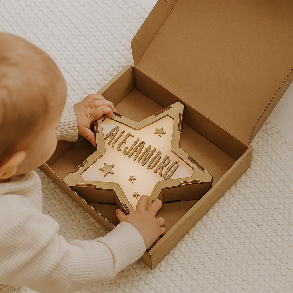 LolaPix Lámpara LED mesita de Noche. Luz Nocturna Infantil. Estrella de Madera Luminosa. Luces LED habitación. Regalo bebé. Baby Shower. Decoracion cumpleaños. Lámpara Personalizada con Nombre. Luna