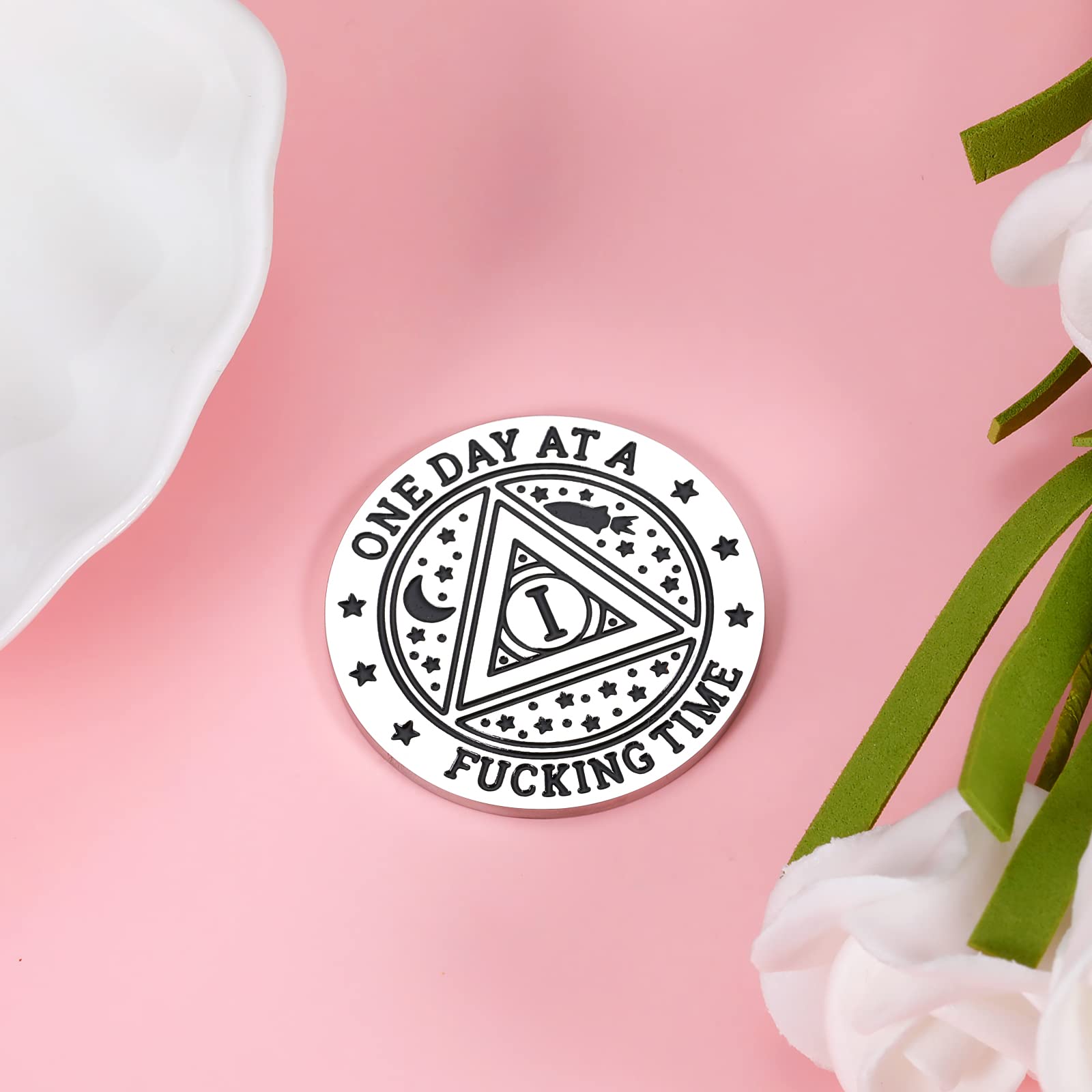 Amazon | リカバリーコイン クリスマス 1年分 地味なコイン ギフト 女性 男性 AA トークン One Day at a Time コイン  禁酒ギフト 依存症 アルコール 化学療法ギフト 友人 家族 肯定感的な贈り物 | グリーティングカード | 文房具・オフィス用品