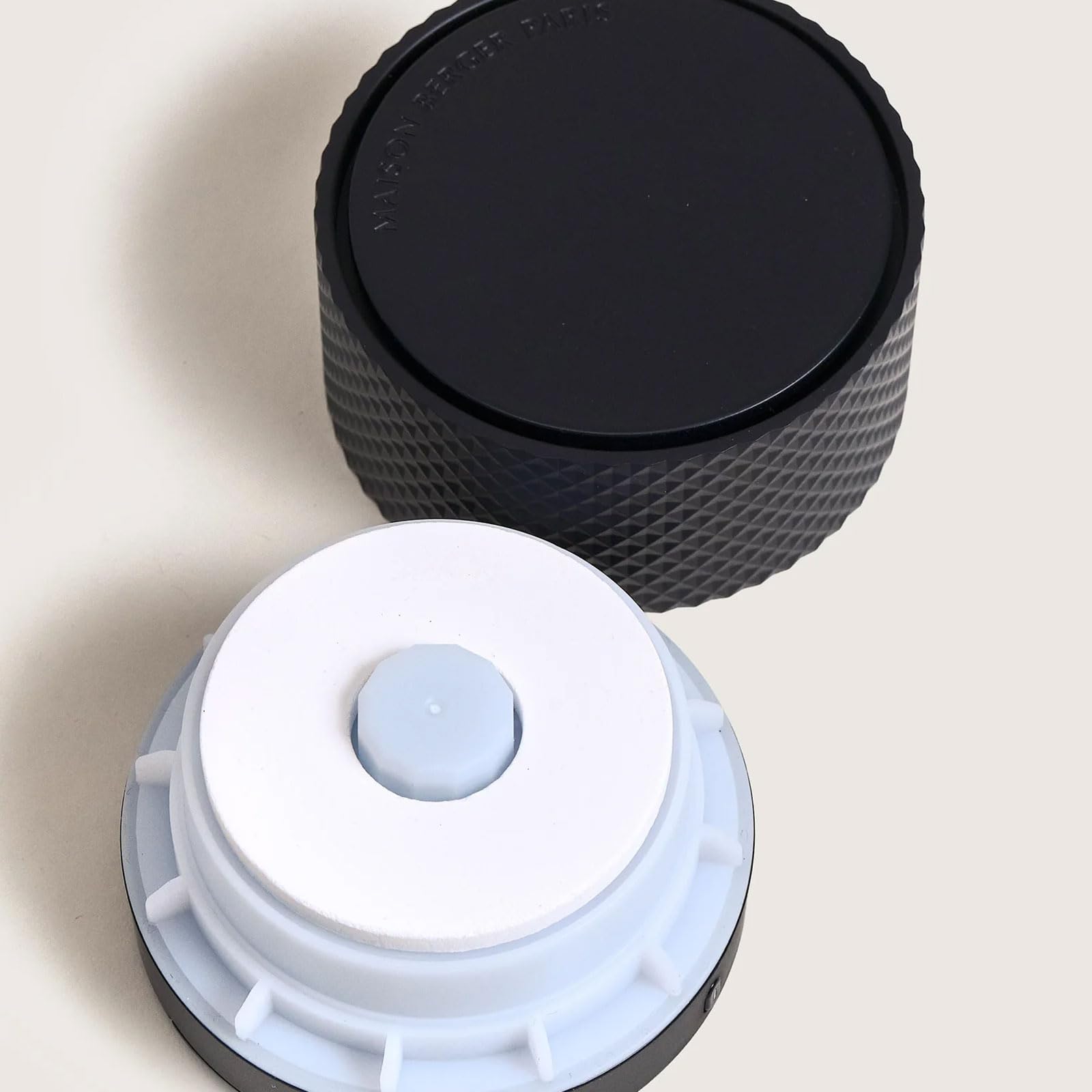 Maison Berger - Difusor de perfume eléctrico inalámbrico con carga, difusión de cerámica de 6 a 8 semanas - 2 modos de difusión (Negro)