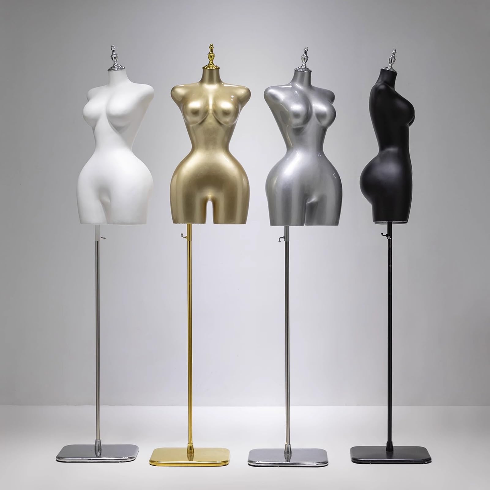 Schaufensterpuppe Europäische und amerikanische weibliche Schaufensterpuppen mit drehbarem Radstand, zur Präsentation von Unterwäsche, T-Shirts und Badeanzügen(Gold,M)