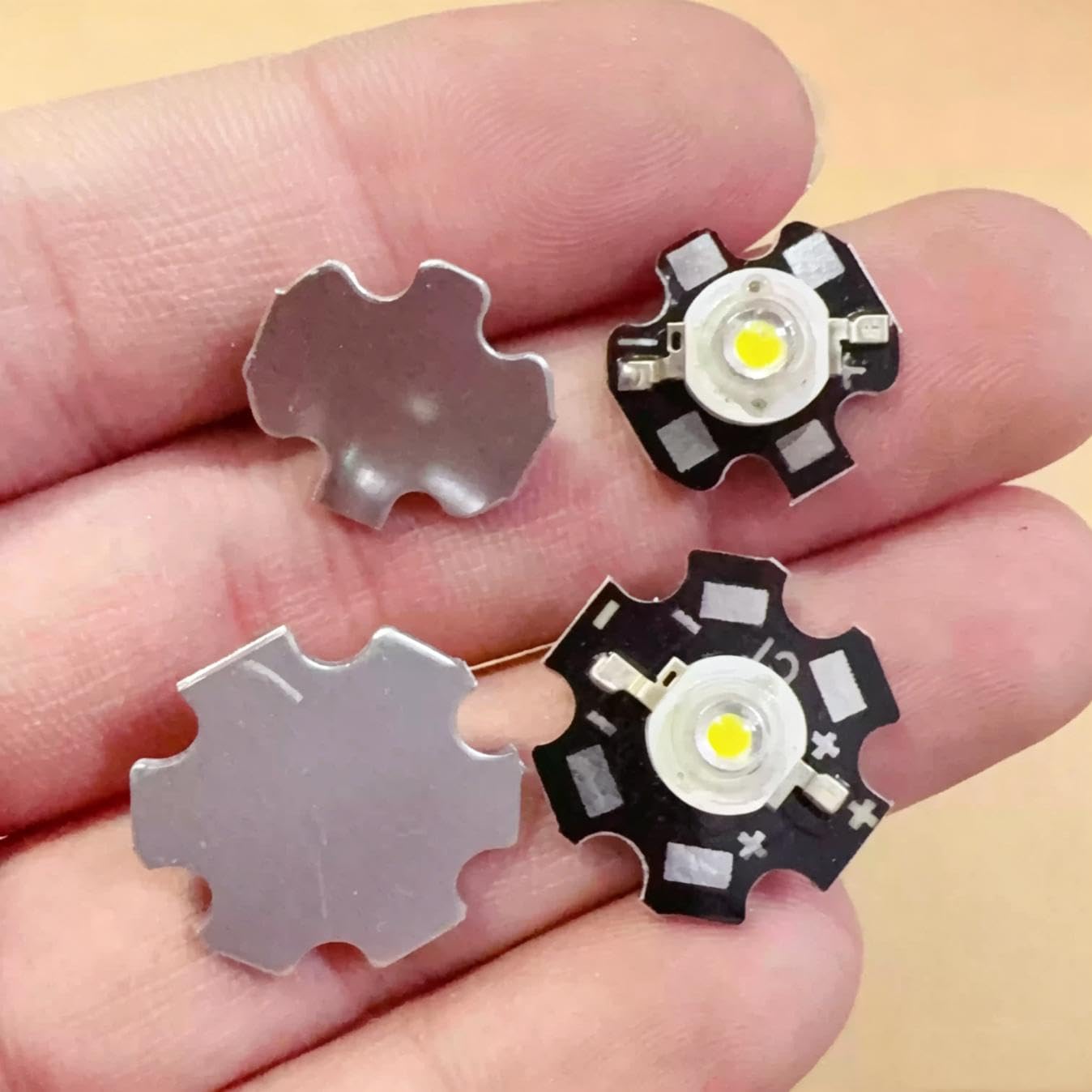 Emettitori LED ad alta potenza 3W con PCB in alluminio da 20mm-Lampadine fai-da-te ultra-luminose per torce,riflettori e luci a soffitto (50 pezzi / 3W-Verde 520NM)