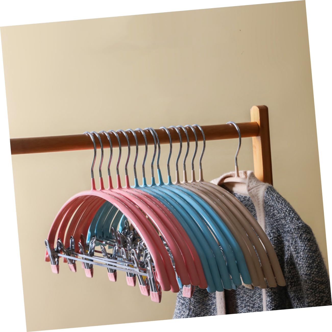 Ciieeo 5 pezzi Grucce Antiscivolo Semi per Adulti Appendini Pratici per Gonne e Pantaloni Design Resistente Allacqua e Vento per Armadio