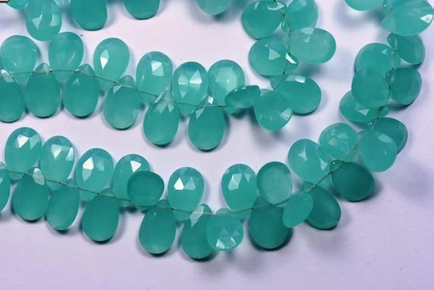 Perles briolettes calcédoine bleu aqua en quartz facetté pour donner une âme à vos bijoux faits main