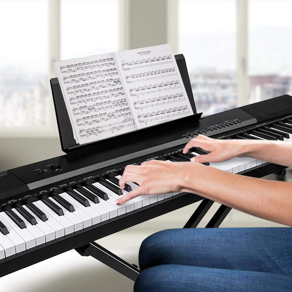 Bakaji - Teclado musical plano electrónico, 88 teclas semipesadas, piano multifunción con 140 ritm, 6 instrumentos musicales, función Split Twinova, entrada AUX USB + pedal atril y soporte