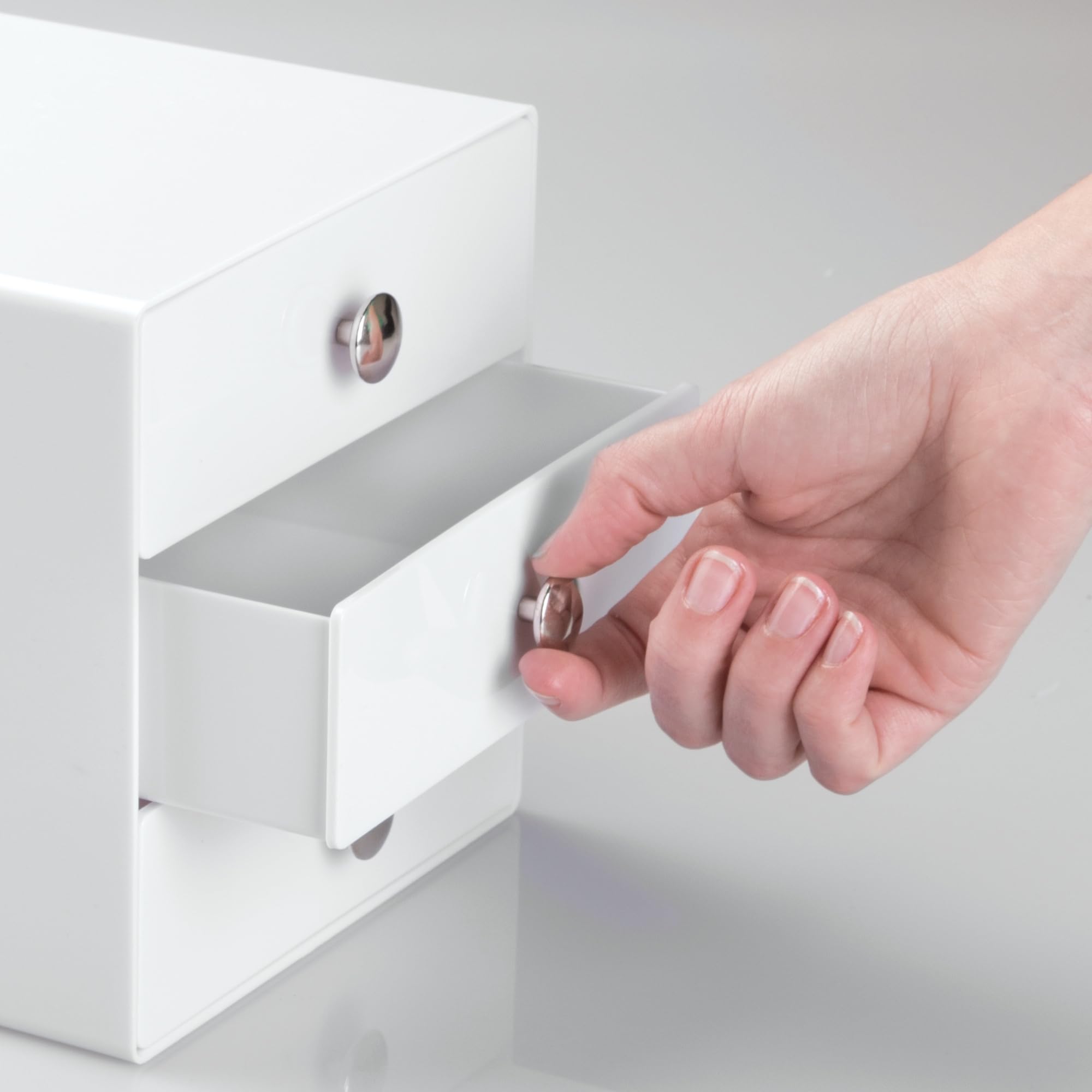 iDesign organizer na kosmetyki z 3 szufladami, kompaktowy organizer na kosmetyki z tworzywa sztucznego, mini kwadratowa mini komoda na kosmetyki i kosmetyki, biały