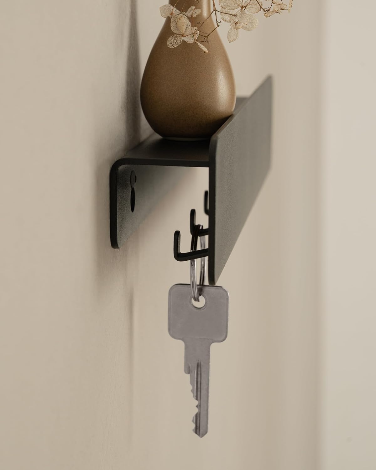 Kazai. Key Holder for Wall 'Kian' | Minimalist Key Rack Design from Berlin | Modern Metal Wall Key Hooks with Shelf | Mail and Key Holder for Entryway | Black