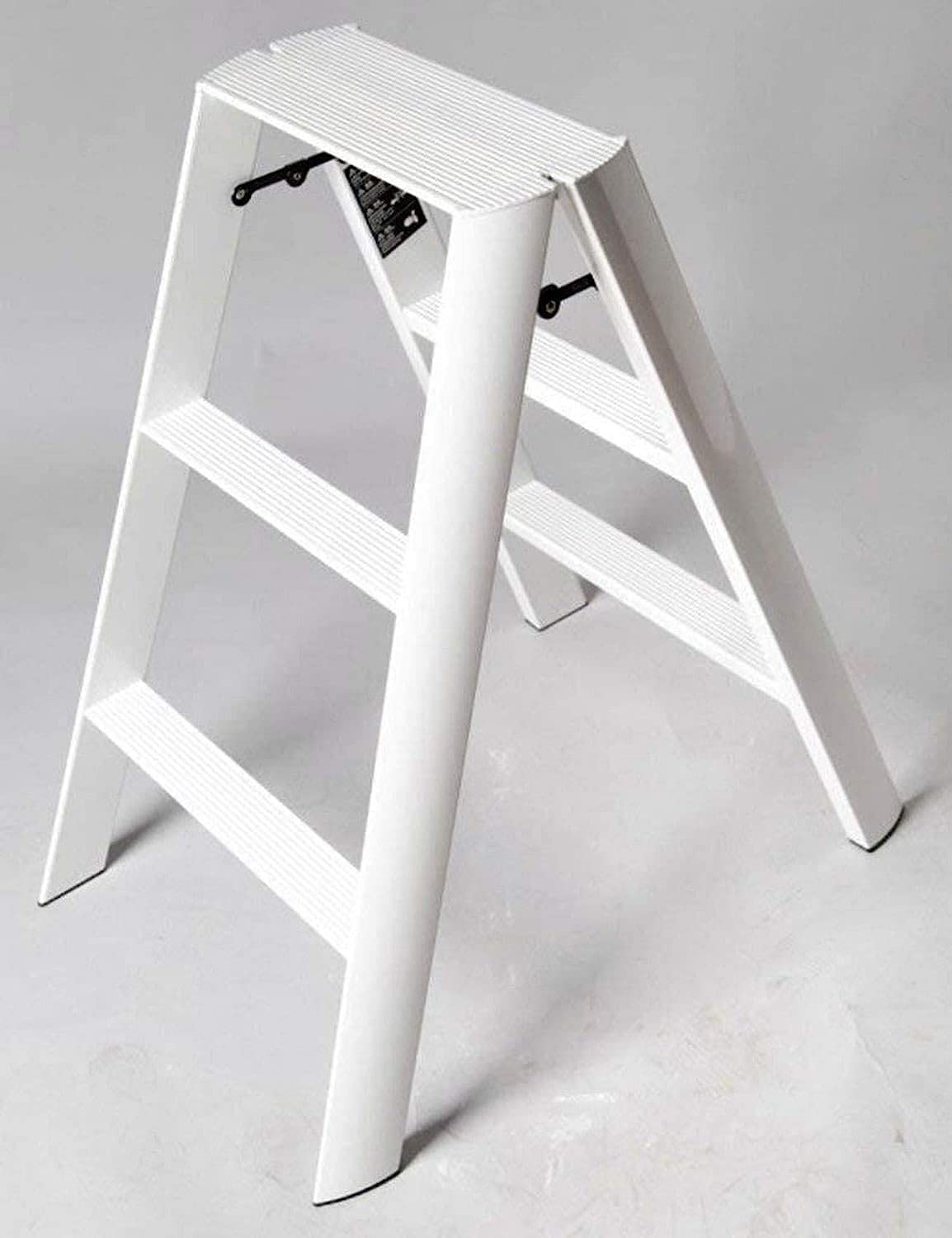 Tabouret escabeau en alu blanc ultra léger et pliable 3 marches