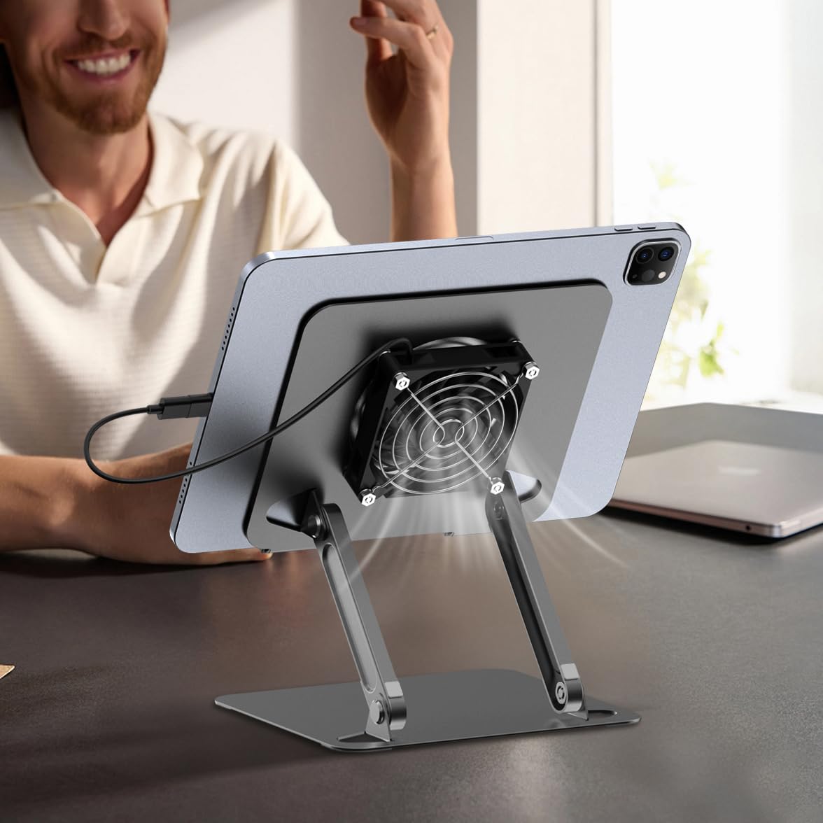Supporto per tablet con ventola di raffreddamento