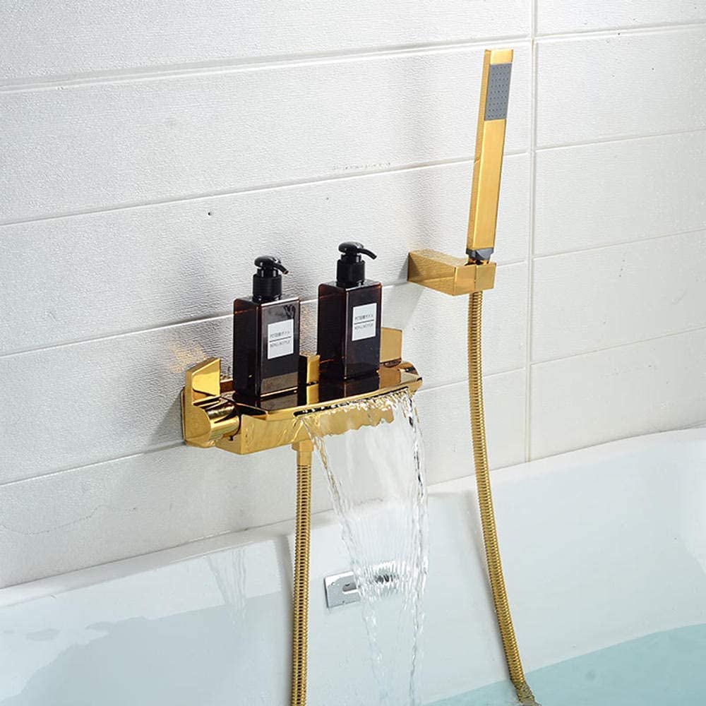 Mitigeur cascade pour baignoire dorée avec douchette pour un rituel spa à la maison