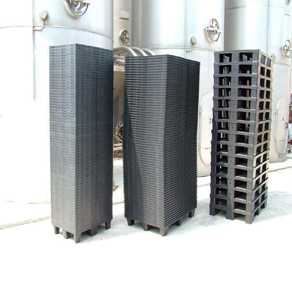 Pallet in plastica riciclata (PP), Mis. 400 L x 600 P x 124 H mm, con 4 piedi, piano forato, portata statica 700 Kg, portata dinamica 200 Kg