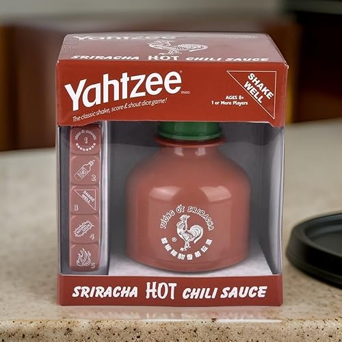 Miniatura 3 de YAHTZEE: Sriracha | Vaso de dados de botella coleccionable de Sriracha | Juego de dados clásico basado en la popular salsa picante Sriracha | Ideal