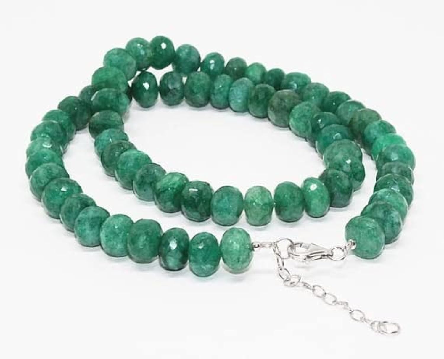 Collier en béryl vert facetté pour remplacer les bijoux ternes par l'éclat des gemmes