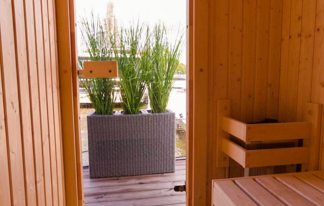 JOCHEN SCHWEIZER Geschenkgutschein: Hausboot Übernachtung mit Sauna Schleswig für 4 (2 Nächte)