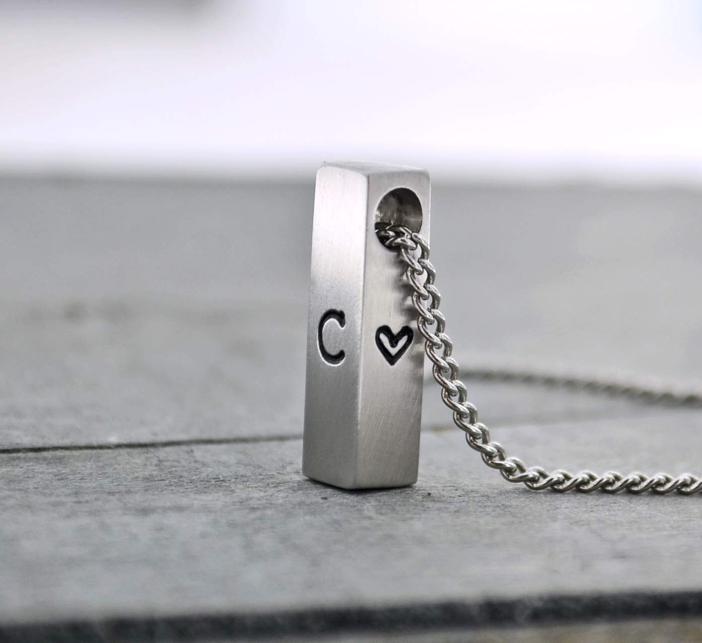 Partnerketten Edelstahl personalisiert – 2er Set Pärchen Kette mit Gravur-Barren & Karabinerverschluss – Individuelle Geschenksidee für Freund Freundin Jahrestag