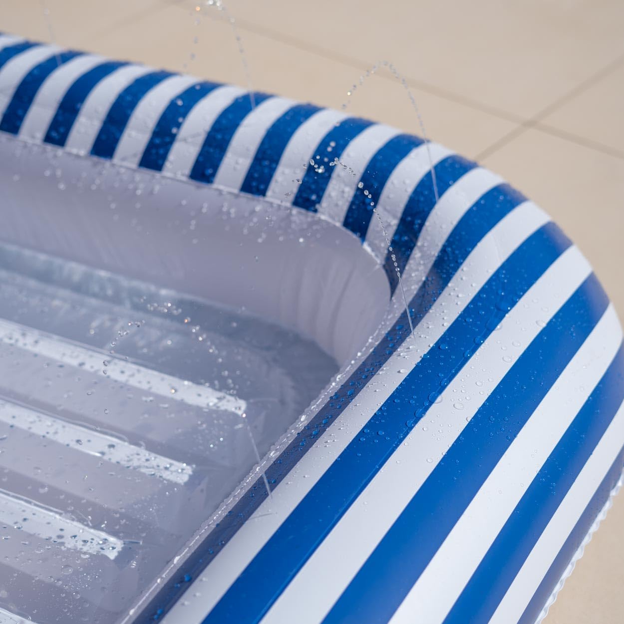 Flamingueo Materac plażowy Tanning Pool z Aspersore - duży rozmiar PCW, zdejmowana poduszka