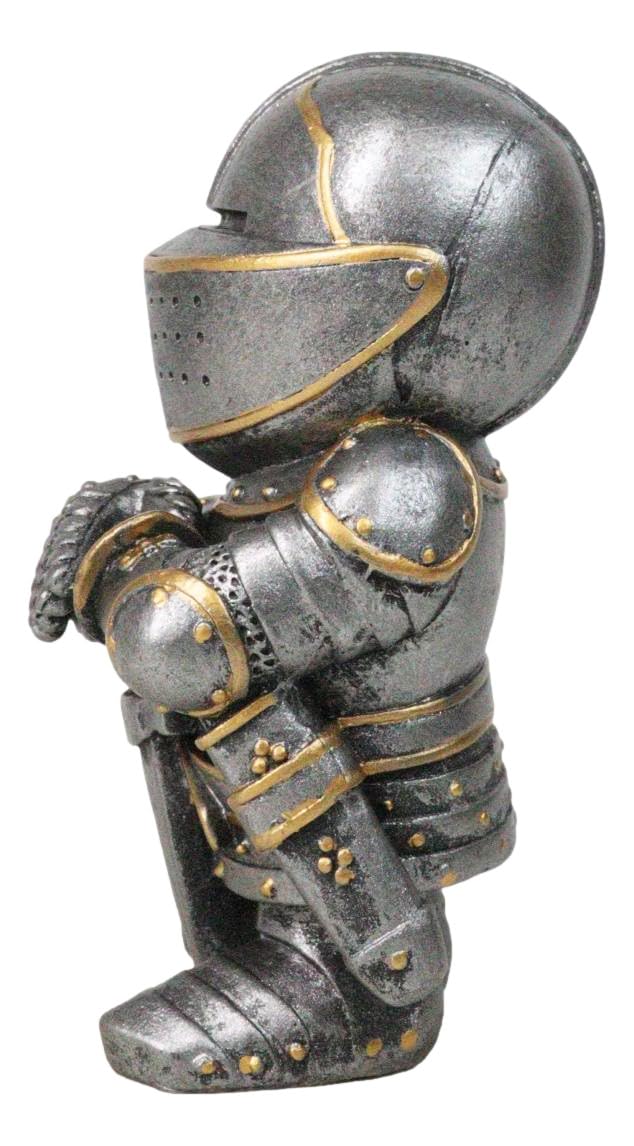 Ebros Gift Anime Chibi Renaissance Chevalier médiéval de la Croix Templier Crusader Figurine de 11,4 cm de haut Costume d'armure miniature de chevaliers européens Sculpture décorative (épée au repos)