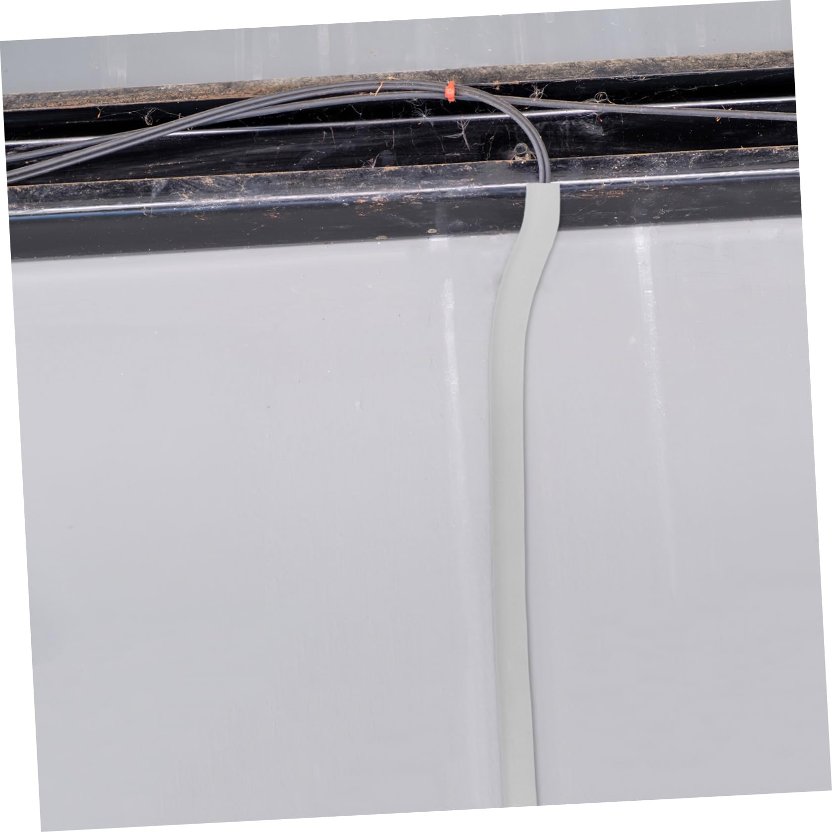 Canaleta de Cables de PVC Blanco Autoadhesiva para Suelo