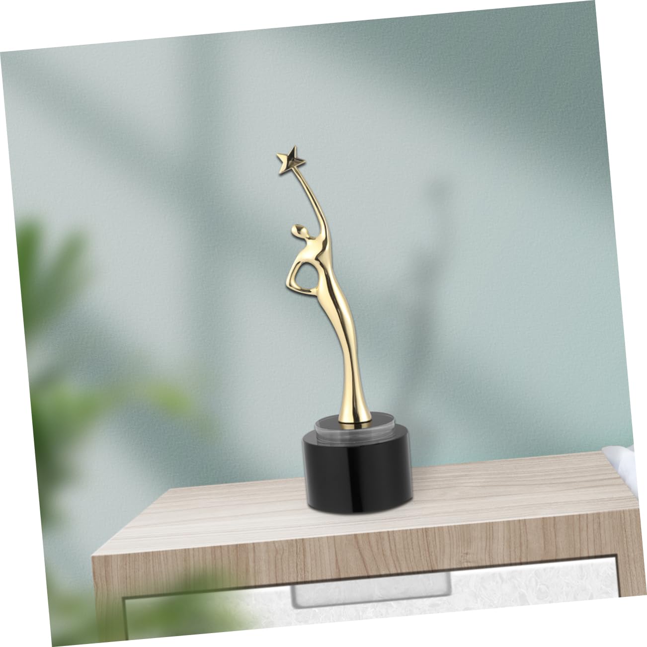 Siegerpokal Goldene Metalltrophäe aus Zinklegierung mit Kristall für Kinderparty als Auszeichnungstrophäe und Mitgebsel Kindergeburtstag