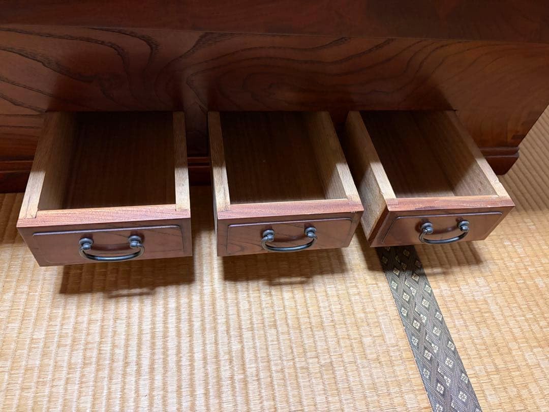 【未使用品】高級囲炉裏テーブル　古民家家具　工芸品　箱火鉢　座卓　送料込 Amazon.co.jp: 高級囲炉裏テーブル 古民家家具 工芸品 箱火鉢 座卓