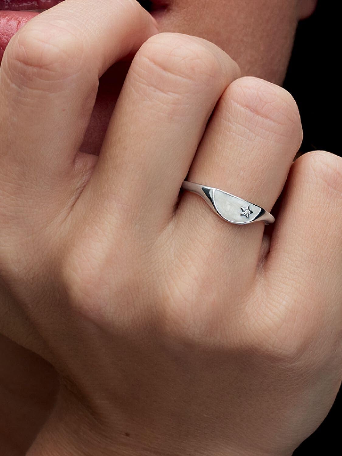 Pandora ME Bague chevalière en argent sterling avec zircones cubiques transparentes et émail blanc scintillant