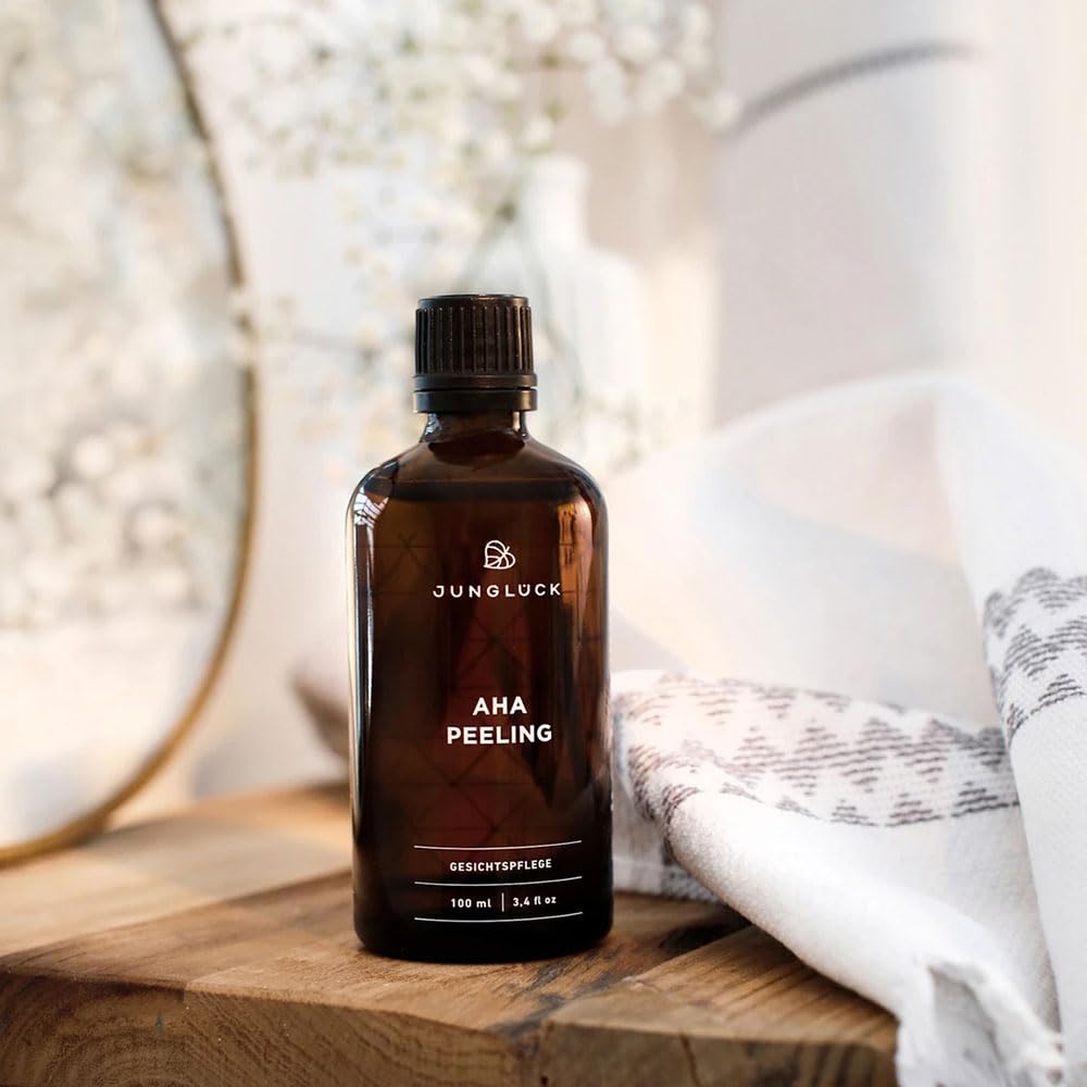 JUNGLÜCK AHA Peeling Gesicht - Vegan | Mildes Fruchtsäure Peeling erneuert und glättet die Haut über Nacht & spendet Feuchtigkeit | Löst sanft trockene Hautschüppchen | Gesichtsreinigung