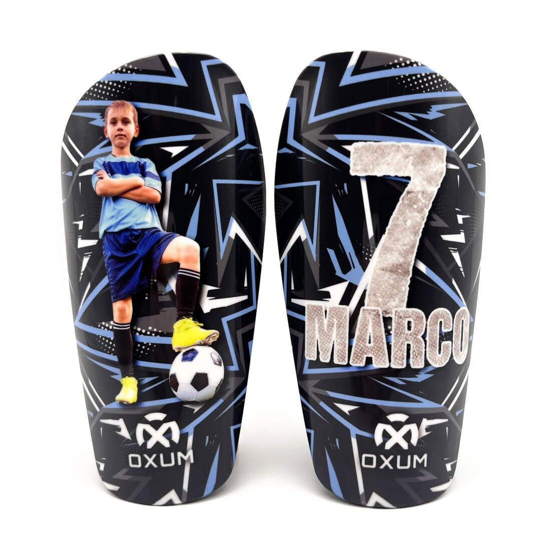 Oxum Sport - Espinilleras de Fútbol Personalizadas para Niños y Adultos - Personaliza con tu Foto, Número y Nombre. Bolsita para espinilleras de Regalo- Gama One