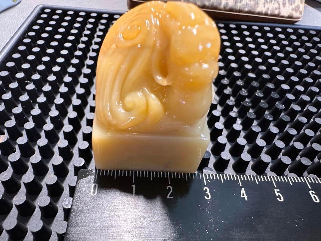 ラオス石　田黄　鳌魚　魚化龍　高級印材　箱付き　篆刻　書道　落款　雅号 ラオス石 田黄 鳌魚 魚化龍 高級印材 箱. 篆刻 書道 落款 雅号