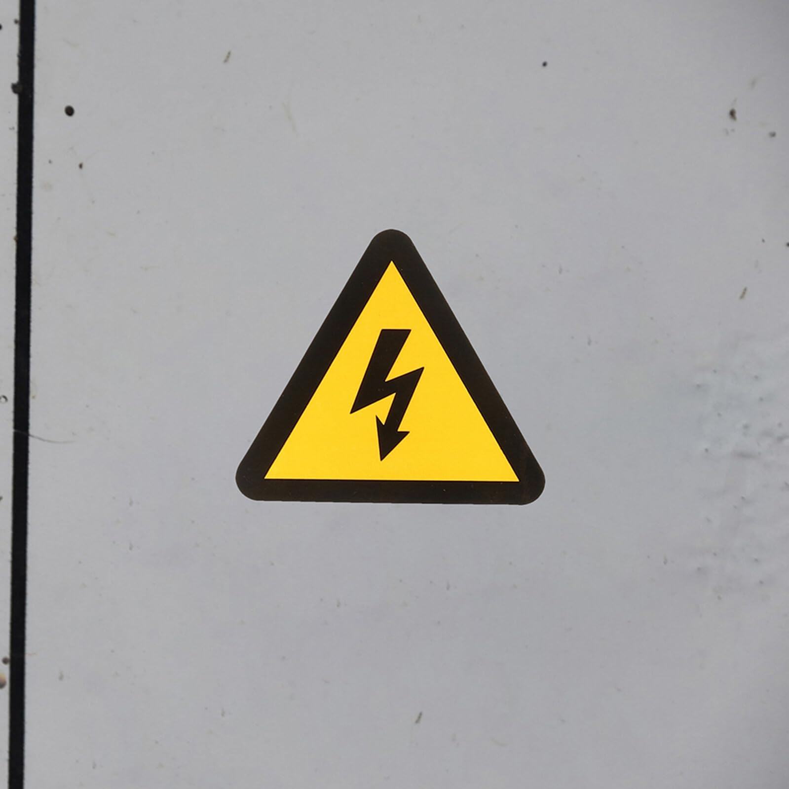 Autocollants D’avertissement Haute Tension Jaunes, 24 Pièces | Adhésif Autocollant, Triangle de Signalisation, Format Compact, Lot de 24