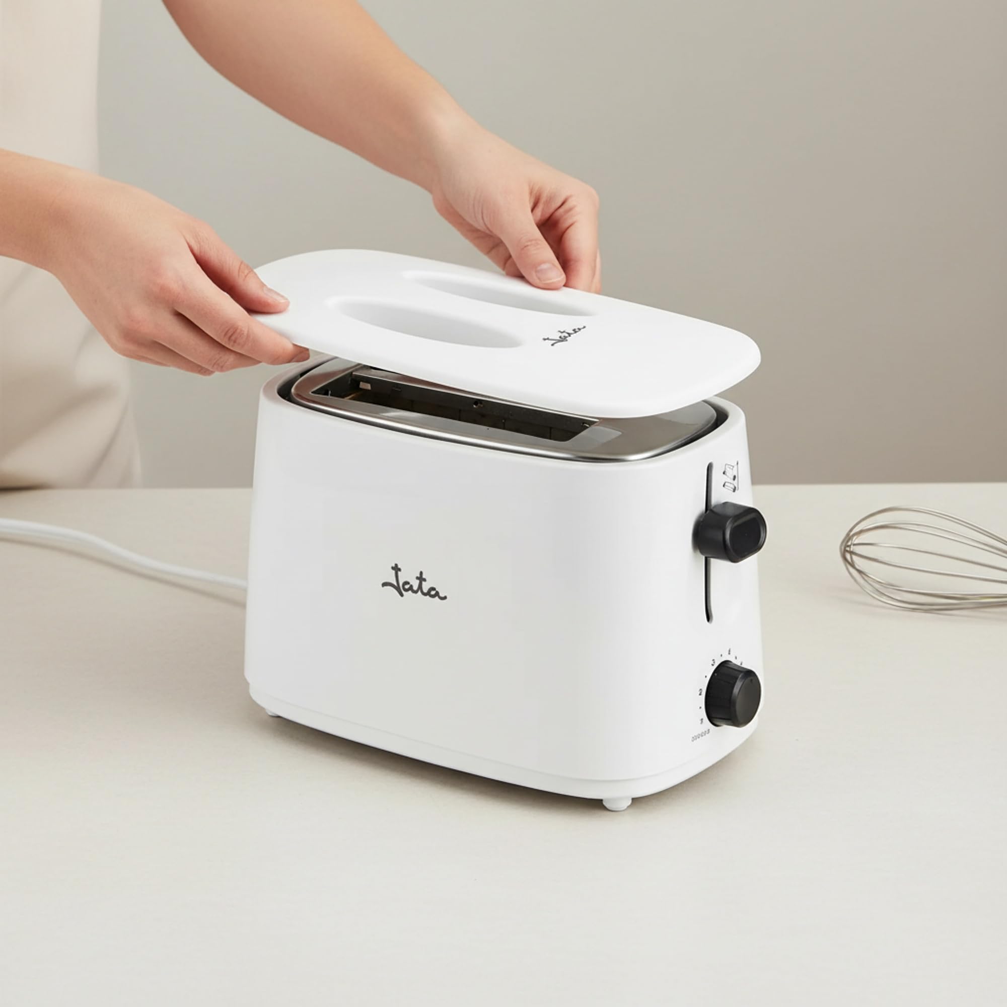 Jata TT331 Tostadora con Tapa, Dos Ranuras Extra Anchas, Con selector electrónico de tostado, 6 posiciones, Cuerpo toque frío, Bandeja recogemigas, Centrado automático del pan, 750 W, Blanco